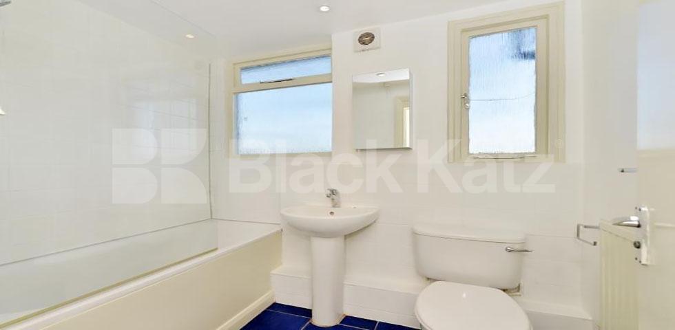 			LARGE STUDIO WITH BALCONY!, Studio Apartment, 1 bath, 1 reception Flat			 Archway Road, HIGHGATE 